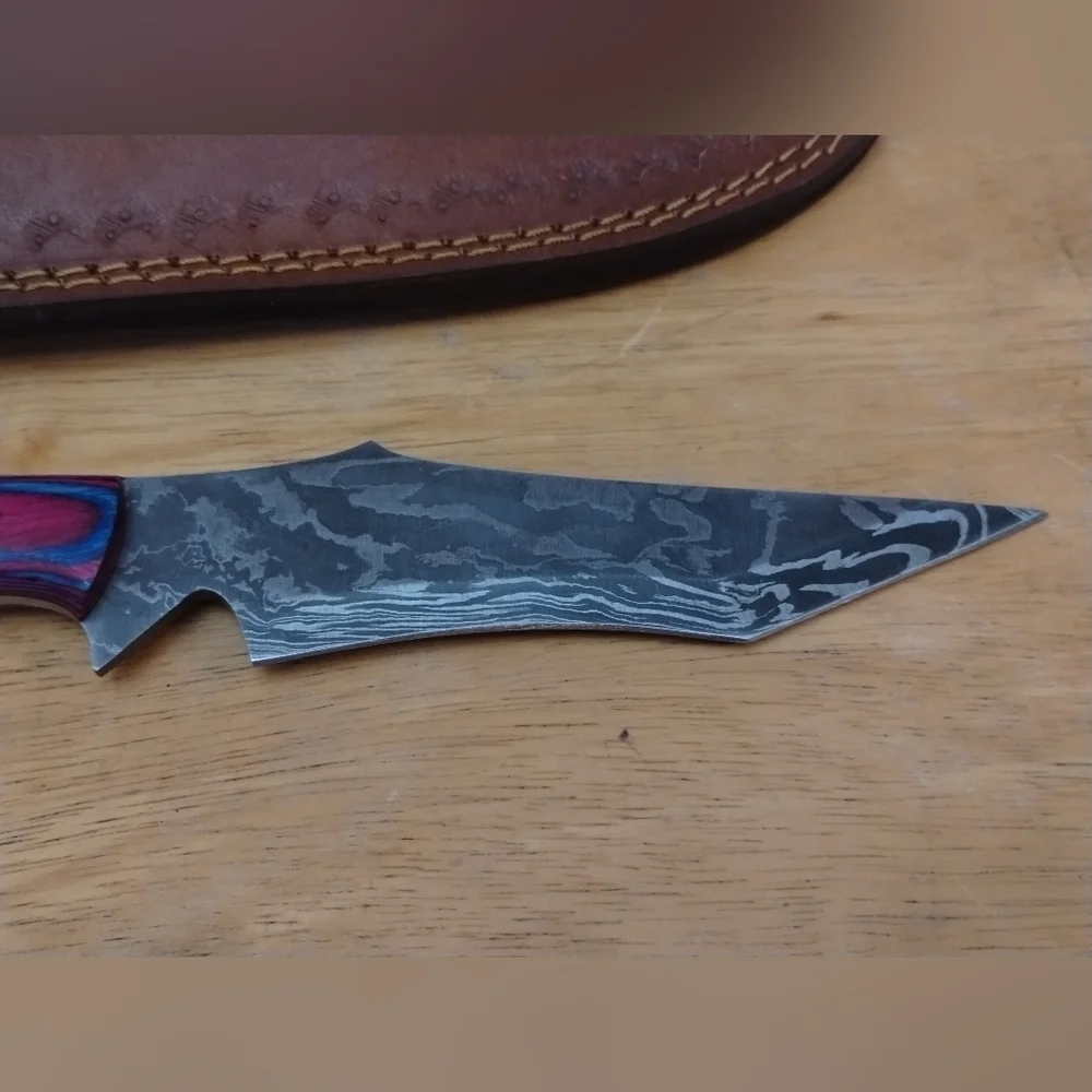 New Damascus steel blade men's hunting knife with sheath pink and blue - Picture 4 of 8